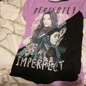 I am selling a descendant shirt size M